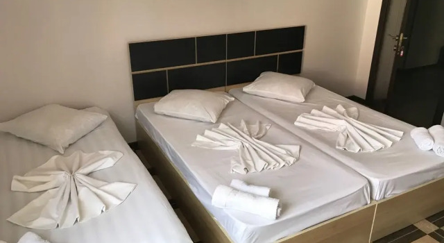 Holiday House, Book Hotel Batumi 
