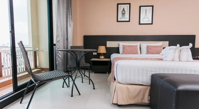 Двухместный номер Deluxe с балконом The Centris Hotel Phatthalung