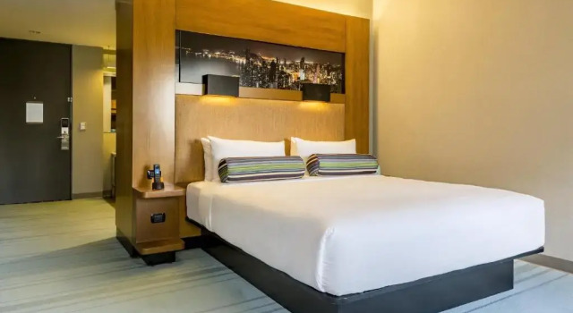 Aloft Double Guest Room with city view Aloft Panama