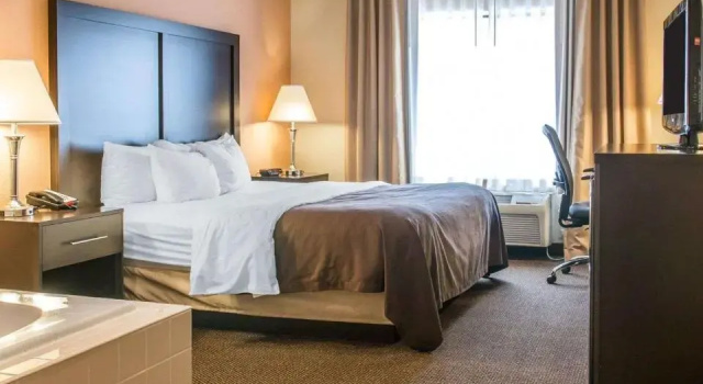 Люкс Quality Inn & Suites Niles