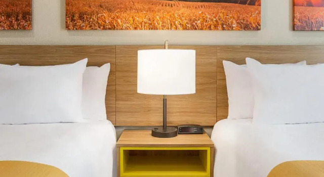 Четырёхместный номер Standard Days Inn & Suites by Wyndham Tomball Houston NW