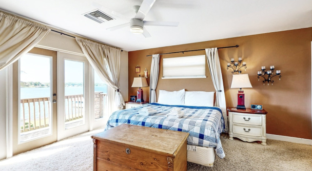Dog-friendly Lakefront Home With Private Dock & Beach - Snowbirds Welcome