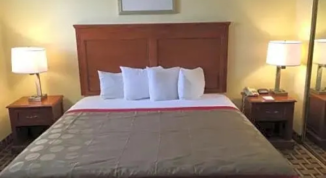 Номер Standard Ramada by Wyndham Tempe Near ASU