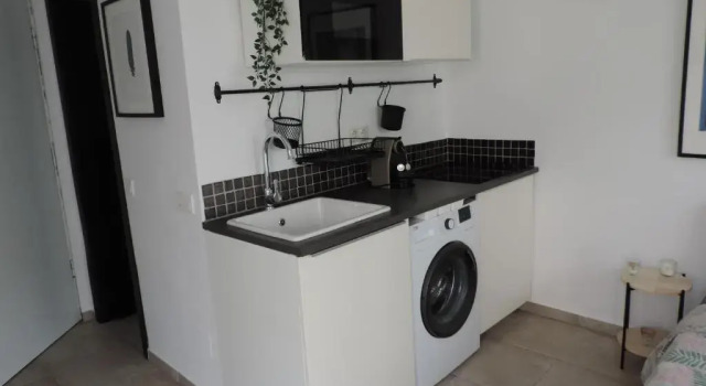 Апартаменты Begonia City Center Apartment 230