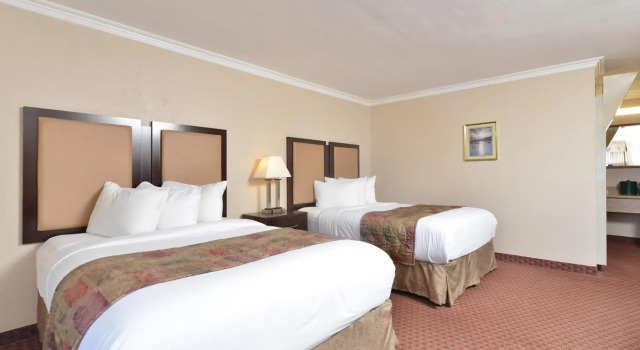 Четырёхместный номер Standard Pacific Shores Inn - Morro Bay