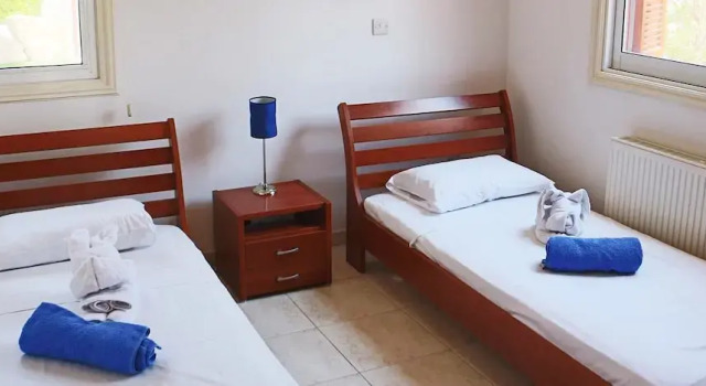 Bungalow Savoya Sunrise D1, Book Hotel Hoteller i Coral Bay med parkering, Parkering