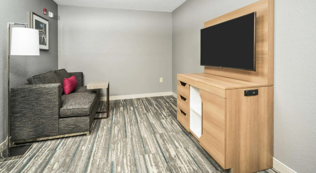 Двухместный люкс Hampton Inn Wilson Downtown