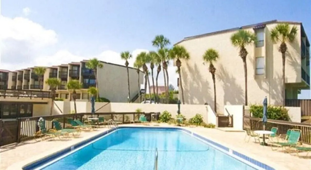 Island House F232 2 Bedroom Condo by RedAwning, Rezerwuj Apartament Hotele w Saint Augustine Area z parkingiem, Parking