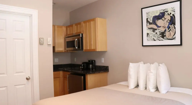 Студия Economy Maverick Suites at 402 Columbus Ave
