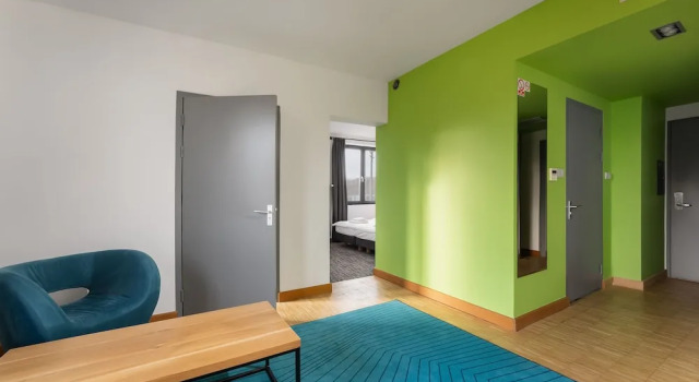 Кровать в общем номере Artis Loft Hotel