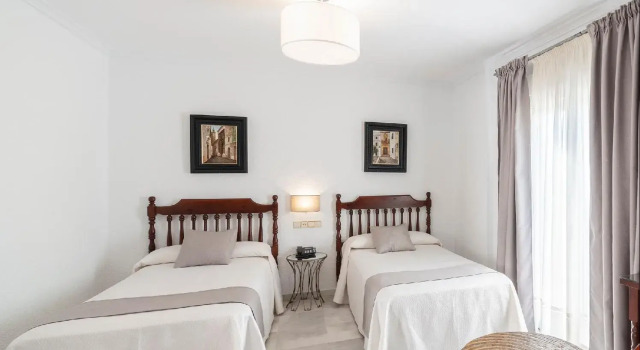 Hotel El Convento, Забронировать Отель Аркос-де-ла-Фронтера Los Alcornocales Natural Park