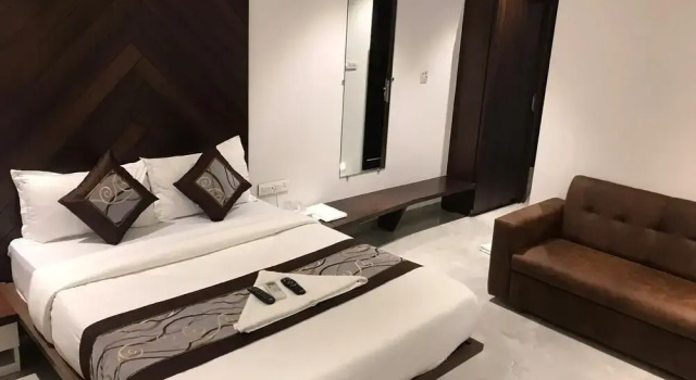 Hotel Flora Suites - Fort, Забронировать Отель Мумбай Mumbai Region, рядом с Высокий суд Мумбаи