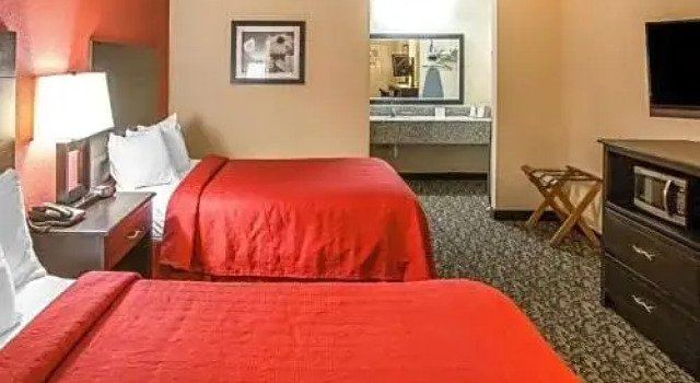 Четырёхместный номер Standard Quality Inn & Suites Griffin