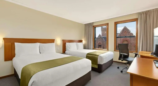 Четырёхместный номер Standard Sydney Harbour Hotel