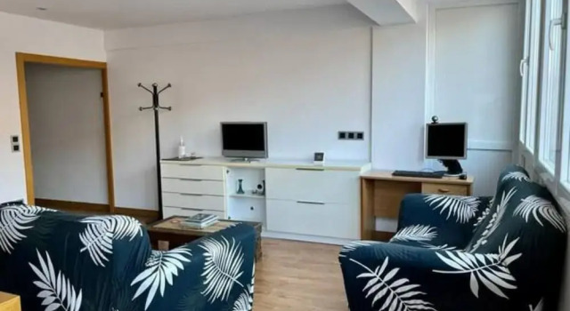 Large Apartment Near Fira and City Center, Забронировать Апартаменты/квартира Отели Оспиталет-де-Льобрегат с парковкой, рядом с Торговый центр Gran Via 2, Парковка