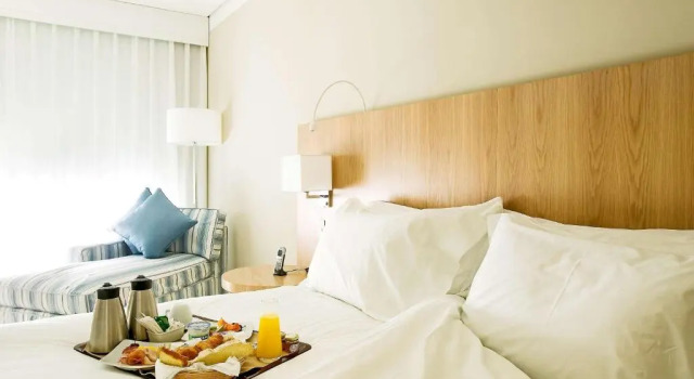 Двухместный номер Superior с балконом и с видом на бассейн Hotel Jequitimar Guaruja Resort & Spa by Accor