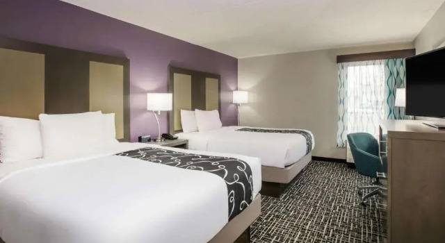 Четырёхместный номер Deluxe La Quinta Inn by Wyndham Davenport & Conference Center