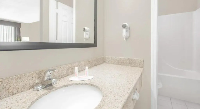 Четырёхместный номер Standard Super 8 by Wyndham Bay St. Louis