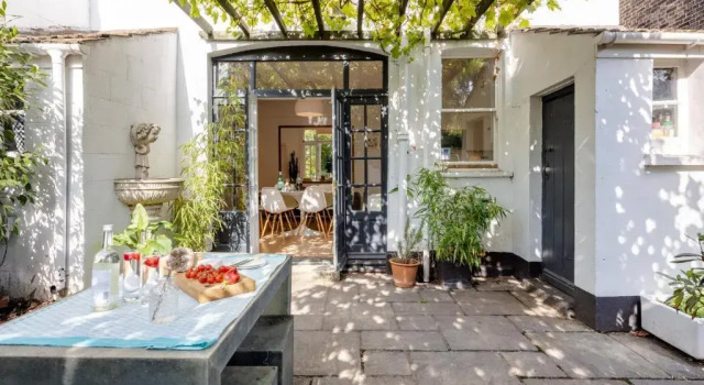 Коттедж Gorgeous, 4 Bed Victorian house in Dollis Hill