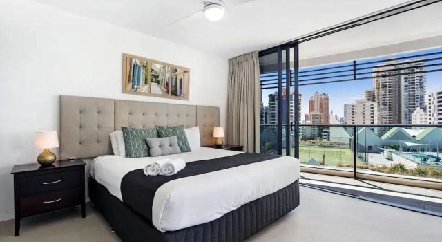 Oracle Resort Luxe Private 2 Bed - Tower 1, Забронировать Курортный отель Отели Бродбич 4 звезды, 4*