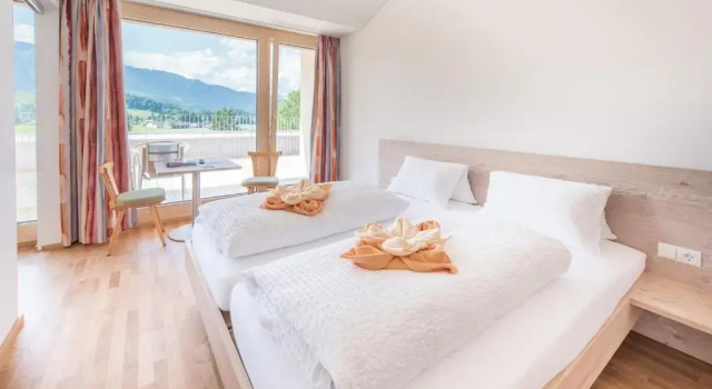 Трёхместный номер Standard с видом на горы Familienhotel Adler
