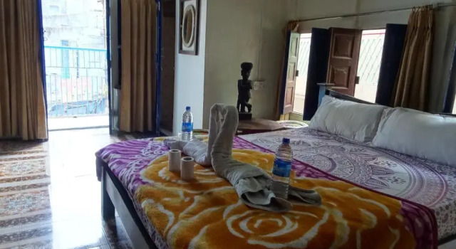 Полулюкс с балконом Bob hostel