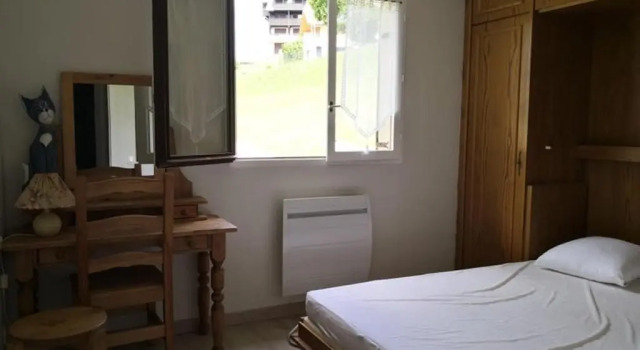 Appartement cosy, balcon sud, 2 chambres, parking gratuit à 10 min du centre et proche ski ! - FR-1-548-4, Забронировать Апартаменты/квартира Отели Vercors с парковкой, Парковка