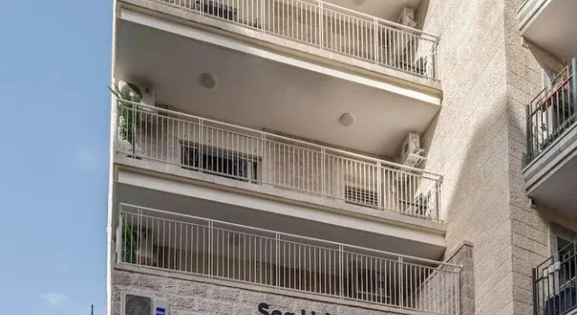 Stunning ONE bdr big Balcony