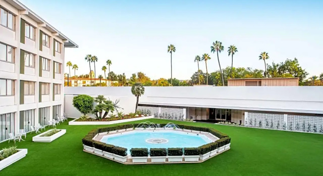 Двухместный люкс Signature c 1 комнатой The Beverly Hilton