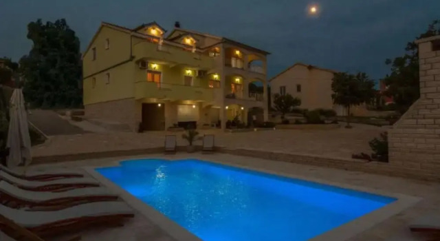 Holiday House Balen With Swimming Pool, Забронировать Дом для отпуска Бенковац Задарская жупания