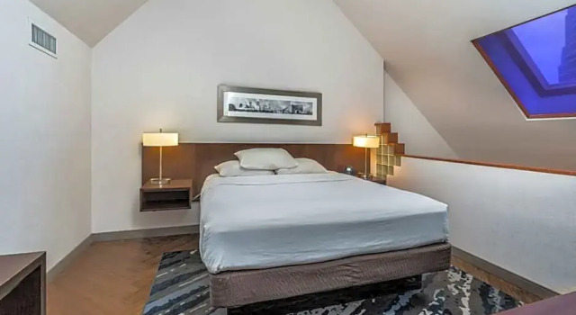 Двухместный люкс лофт с балконом Embassy Suites by Hilton Indianapolis Downtown