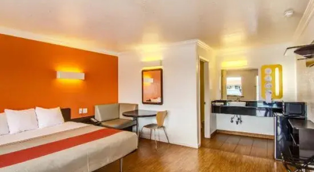 Номер Standard Motel 6 Manteca, CA