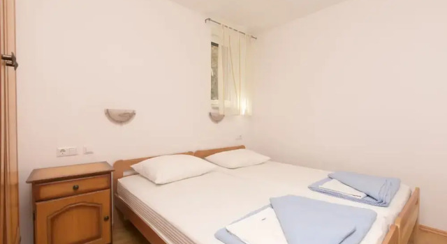 Apartments Mira, Buchen Sie Ferienwohnung Hotels in Gespanschaft Split-Dalmatien mit Pool, Schwimmbad