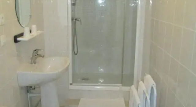 Номер Standard Logis Hôtel Beauséjour