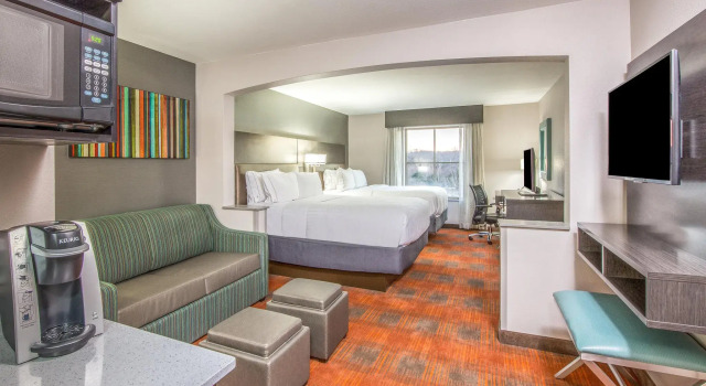 Люкс c 1 комнатой Holiday Inn Express & Suites Shawnee-Kansas City West by IHG