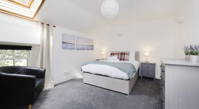 JOIVY Beautiful 2-Br Mews Home, Near Princes Street, Забронировать Дом для отпуска Виллы Эдинбурга, рядом с The Royal Bank of Scotland, Вилла