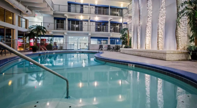 Четырёхместный люкс Quality Inn Branson - Hwy 76 Central