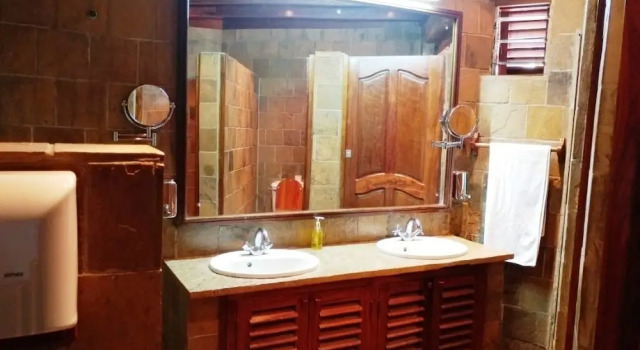 Одноместный номер Deluxe Lake Manyara Wildlife Lodge