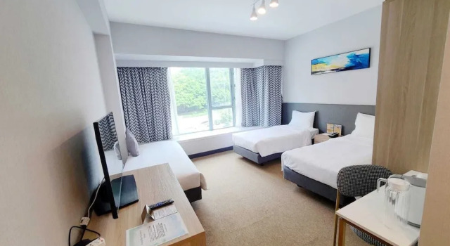 Трёхместный номер Superior Grand Bay View Hotel