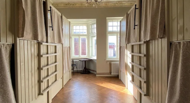 Кровать в общем номере Blue Bird Boutique Hostel - Riga Old Town