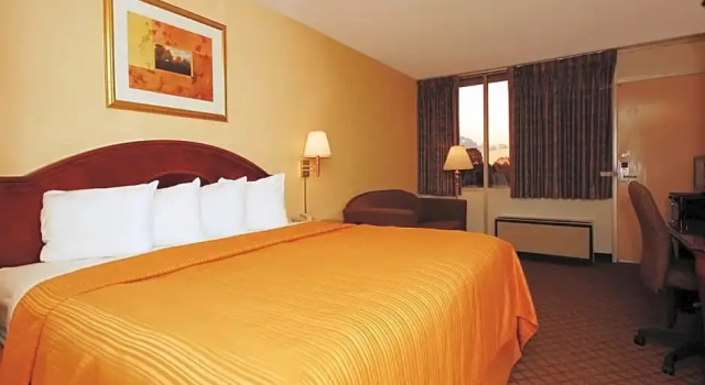 Четырёхместный номер Standard с красивым видом из окна Quality Inn Shenandoah Valley
