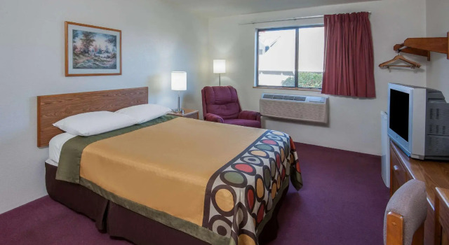 Двухместный номер Standard Super 8 by Wyndham Salmon Arm