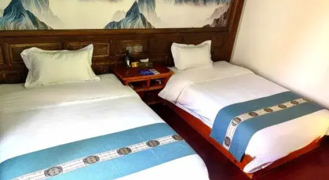 Кровать в общем номере Jianshui First Line Tian Inn