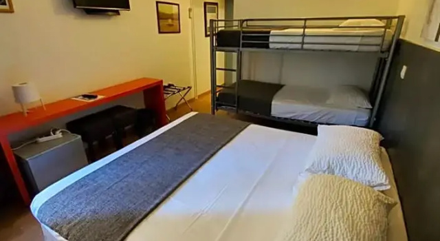 Четырёхместный номер Standard Hôtel Colbert