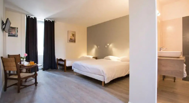 Hotel Restaurant Le Sully, Buchen Sie Hotel Saint-Saud-Lacoussière Périgord Vert