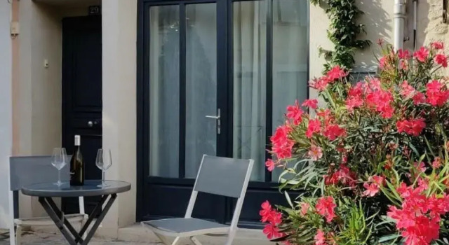 La maison de Marie, maison de ville 4 personnes, option chambre patio 2 pers supp, Rezerwuj Hotel Hotele w Camargue z parkingiem, Parking