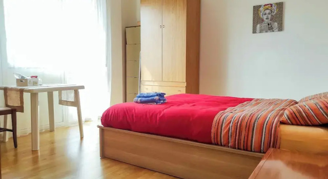 Room-large Double Room in Central Downto, Забронировать Отель Пескара Побережье Абруццо, рядом с Железнодорожный вокзал Пескара