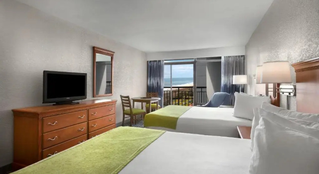 Четырёхместный номер Standard с частичным видом на океан Dayton House Resort - BW Signature Collection