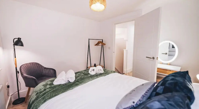 Luxurious 3-Bedroom Oasis Manchester, Забронировать Дом для отпуска Отели Манчестера с парковкой, Парковка