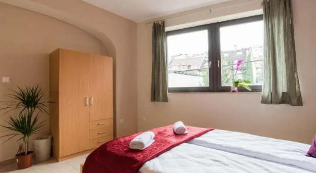 Zen House, Забронировать Отель 02. Рожадомб 